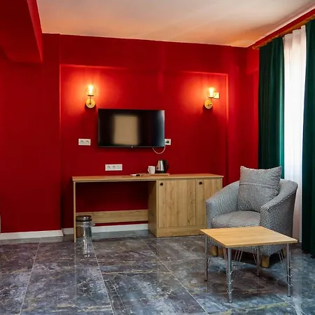 Hotel Ermet Homes *