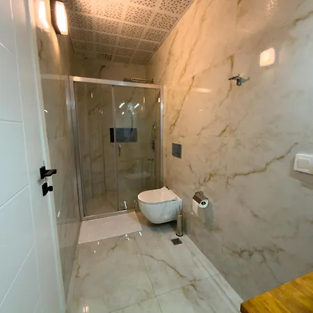 Hotel Ermet Homes *